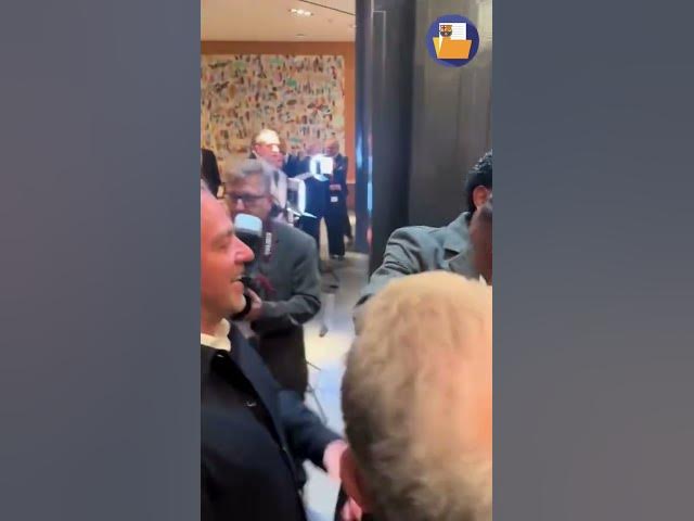 Video thumbnail for Flick y Raphinha bromeando con Lamine