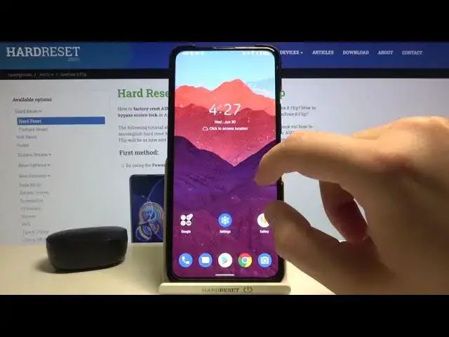 Video thumbnail for How to Turn On / Off Google News in ASUS ZenFone 8 Flip – Disable Google Feed Section