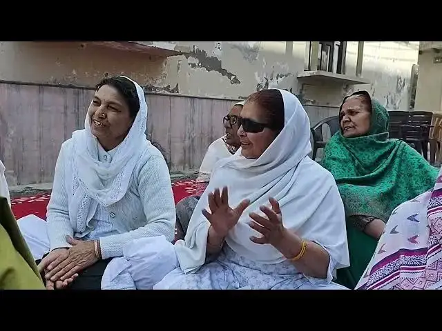 Video thumbnail for औम शान्ति वाली बहनों ने गाया सुन्दर गीत #happy_lokgeet #viral #hindi #topbhajan