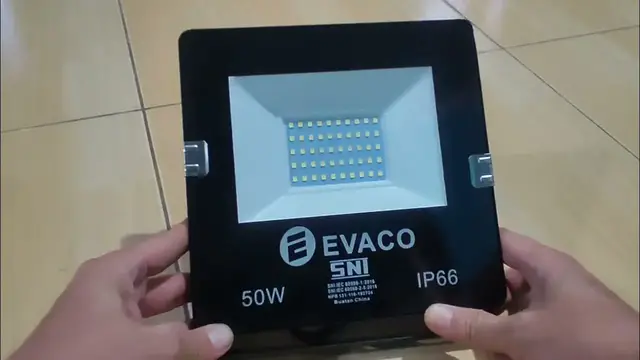 Video thumbnail for Unboxing Lampu LED Sorot Evaco 50Watt Murah & Awet