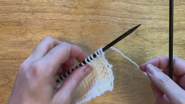 Video thumbnail for Basic Knit Bind Off - eKnittingStitches.com