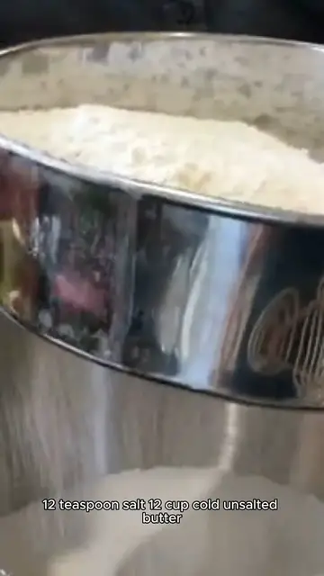 Video thumbnail for spinach quiche recipe