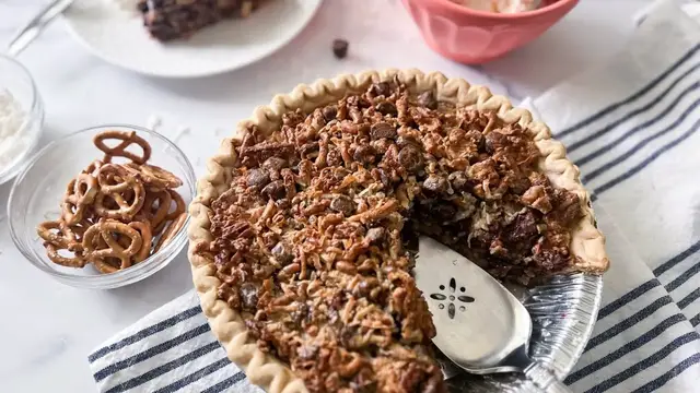 'Video thumbnail for Sweet And Salty Texas Trash Pie Recipe'