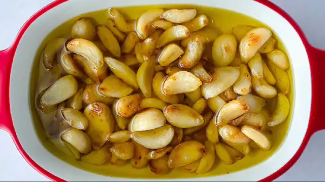 Video thumbnail for roasted garlic recipe