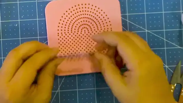 'Video thumbnail for Easy DIY Mini Paper Lilac Craft - Perfect for Craft Sales!'