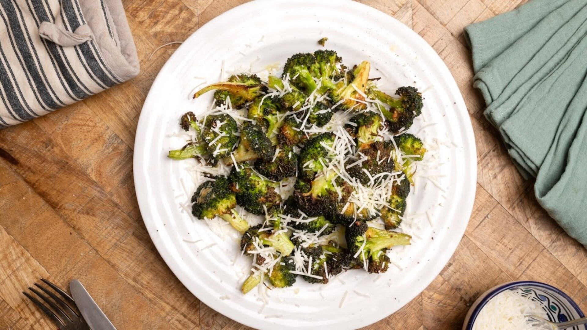 Video thumbnail for Roasted Garlic Parmesan Broccoli Recipe