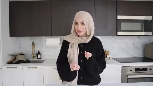 Video thumbnail for Chocolate Chip Cookies   Two Different Ways (720P HD)