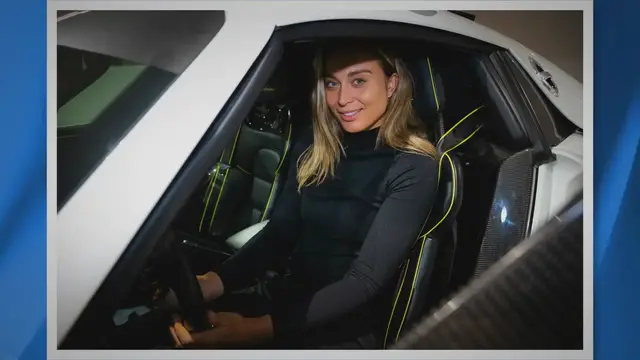 Video thumbnail for Paula Badosa takes a break from training to visit Porsche Museum in Stuttgart