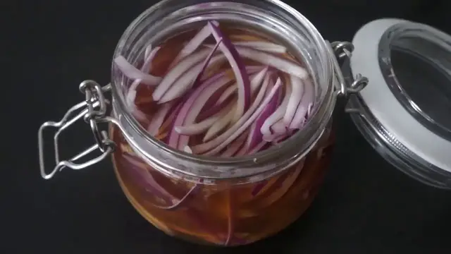 Video thumbnail for Pickled Onions with Noubess Hot Sauce