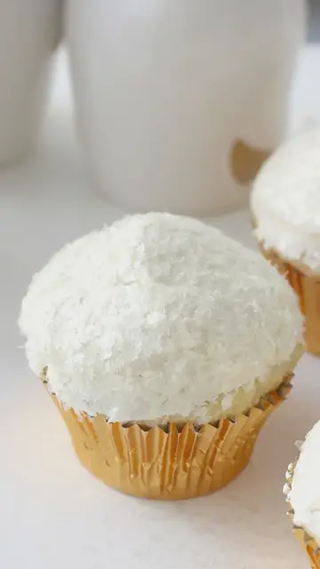 Video thumbnail for Glittery Cupcakes