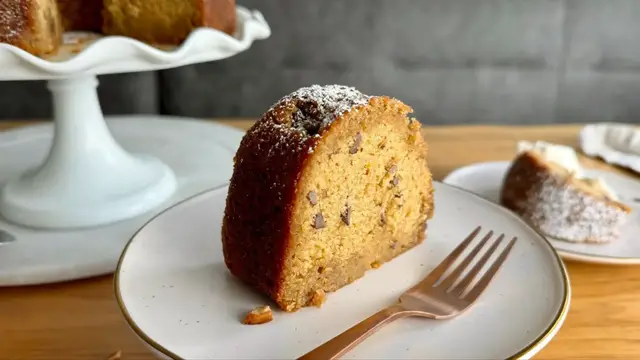 'Video thumbnail for How To Make An Old Fashioned Whiskey Cake At Home'