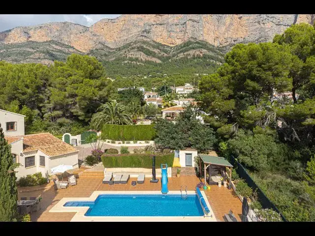 Video thumbnail for Villa in Jávea/Xàbia Montgo for sale in Alicante  Beds 6 Baths 3 Spanish Casa Properties in Spain