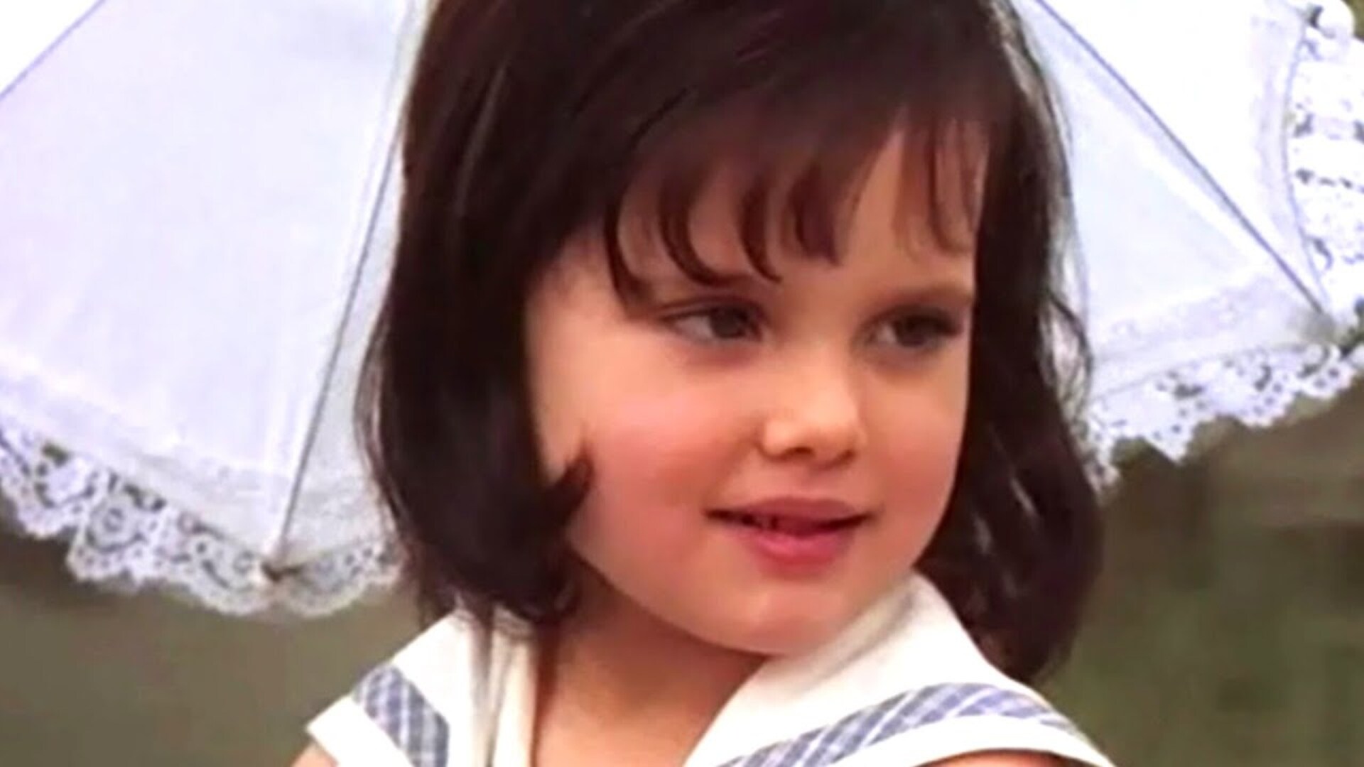Video thumbnail for Darla From The Little Rascals Grew Up To Be Seriously Stunning