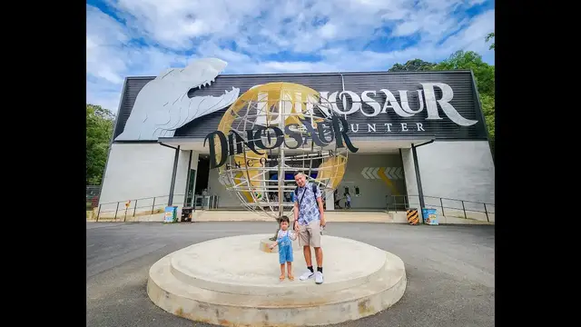 'Video thumbnail for Family Trip Close Encounter Dinosaur Zoo Teruntum in Kuantan'