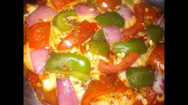 Video thumbnail for घर पर 15 मिनट में बनायें स्पेशल तवा पिज़्ज़ा रेसिपी / Pizza Recipe without Oven / Homemade Pizza