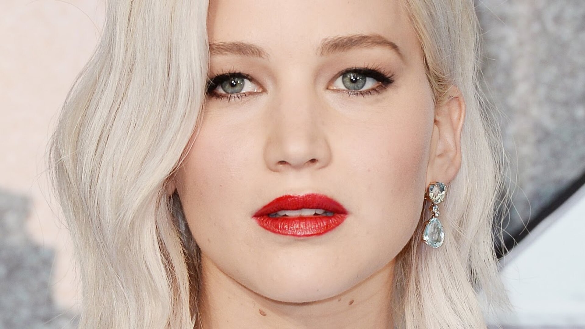 Video thumbnail for Stars Who Were Forced To Lose Weight For Hollywood