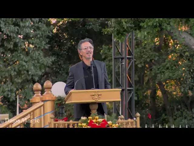 Video thumbnail for Benjamin Bratt Candlelight Processional Mic Test