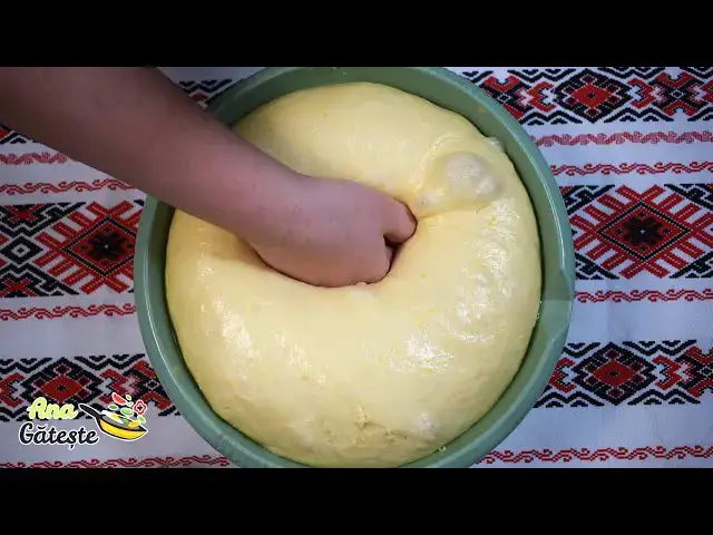 Video thumbnail for Care este secretul aluatului pufos de cozonac fara multa framantare, ideal pentru incepatori