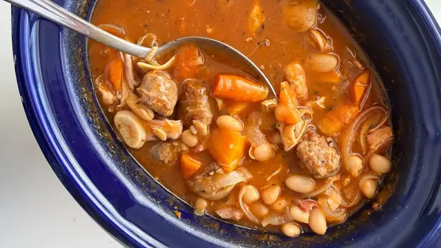 Video thumbnail for Slow Cooker Chicken And Sausage Cassoulet Recipe