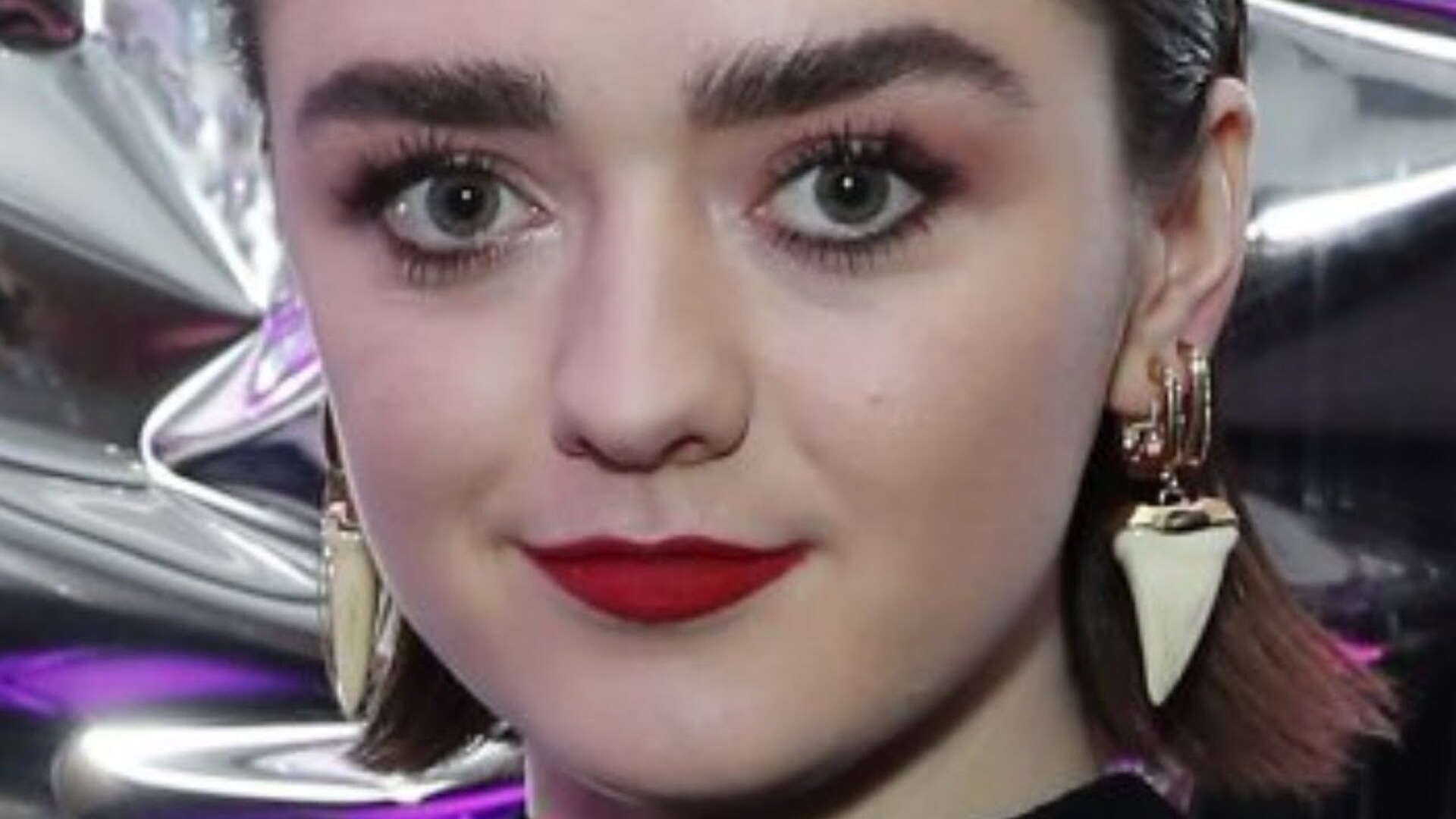 Video thumbnail for Maisie Williams' Transformation Is Seriously Turning Heads
