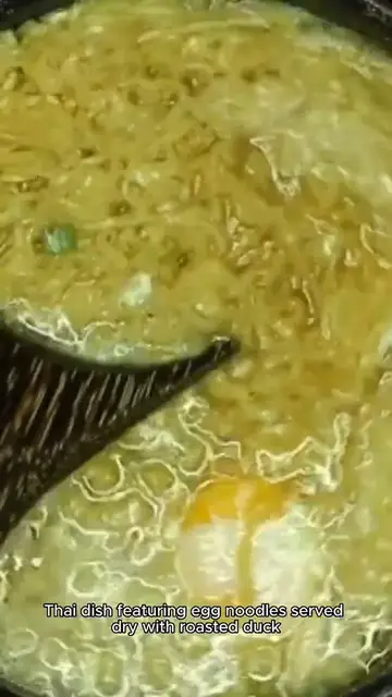 Video thumbnail for Bami Haeng Pet – Thai Dry Egg Noodles