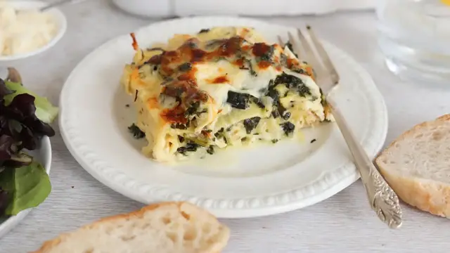 'Video thumbnail for Shortcut Chicken And Spinach Lasagna Recipe'
