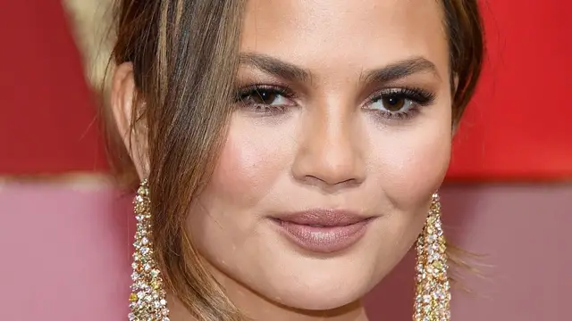 'Video thumbnail for 6 Celebs Who Were Apparently Too Ugly For Hollywood'