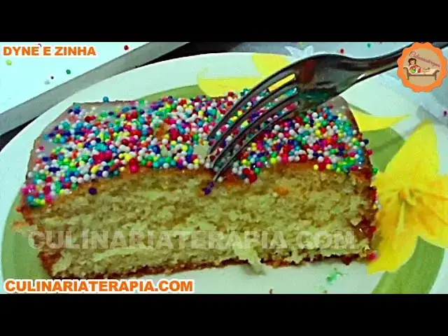 Video thumbnail for Bolo Fofinho Simples Fácil e Rápido com Cobertura de Granulados Coloridos