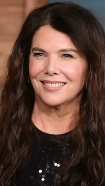 Video thumbnail for Lauren Graham's Natural Hair Is So Different From Her Normal Style