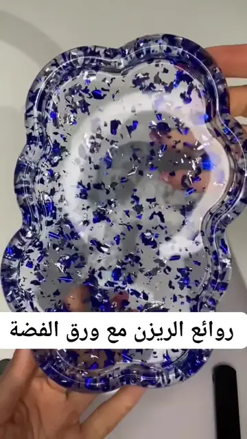 Video thumbnail for قمة الفخامة! ✨ صنع طقم مكتب ملكي من الريزن الأزرق وورق الفضة