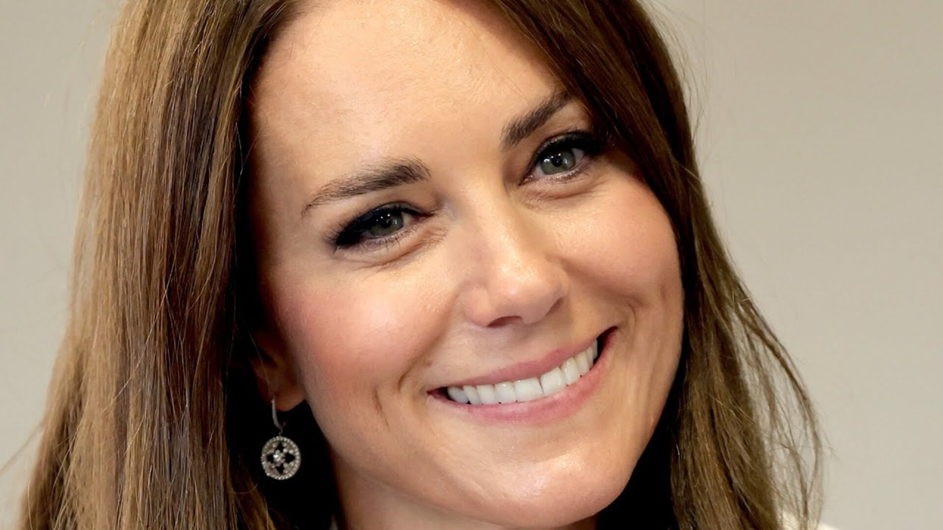 Video thumbnail for Kate's Fave Designer Reveals Naughty Details About Her Dresses