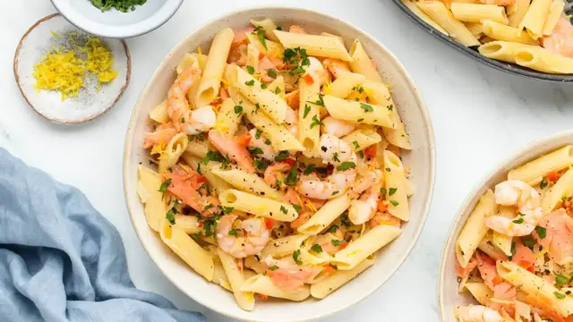 'Video thumbnail for Smoked Salmon And Shrimp Pasta Recipe'