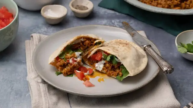 'Video thumbnail for Mint And Mango Lamb Pitas Recipe'