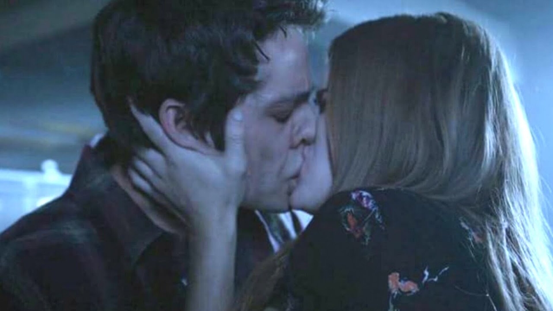 Video thumbnail for Unscripted Kiss Scenes That Were Completely Epic