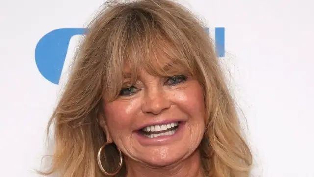 Video thumbnail for Goldie Hawn's Granddaughter Looks Exactly Like The Legend
