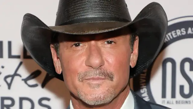 Video thumbnail for Tim McGraw's Stunning Ab Transformation
