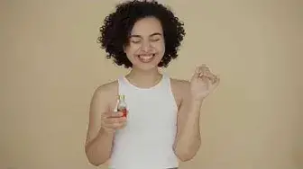 Video thumbnail for Una guía completa para proteger su piel del sol para mujeres de todas las edades