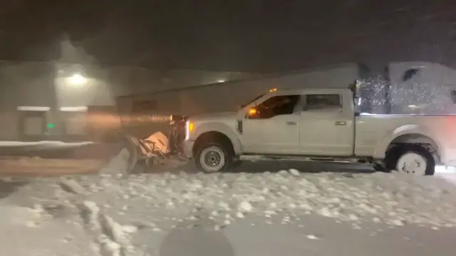 Video thumbnail for Whiteout Slows Snow Cleanup