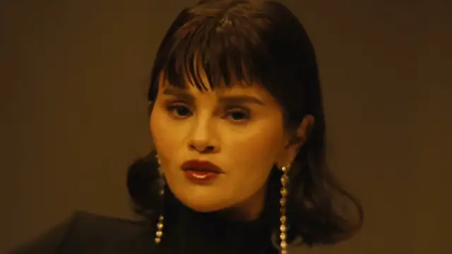 'Video thumbnail for Selena Gomez's New Face Sparks Questions About Her Transformation'