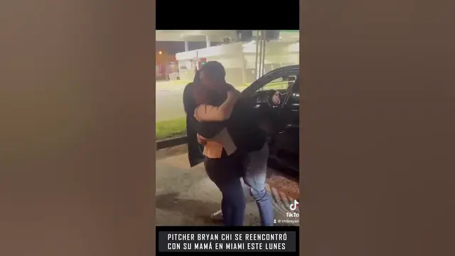'Video thumbnail for Se reencontró en Miami con su mamá súper prospecto lanzador de Industriales Bryan Chi'