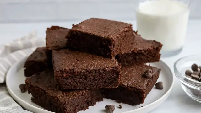 Video thumbnail for Fudgy Keto Brownies Recipe