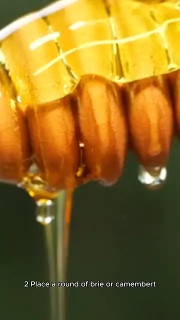 Video thumbnail for baked brie recipe