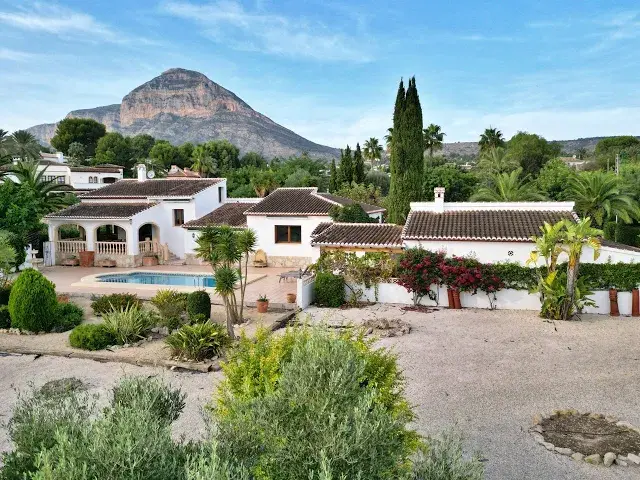 'Video thumbnail for Villa in Javea Montgó for sale - Beds 4 Baths 3 - € 1,150,000 - Spanish Casa Properties'