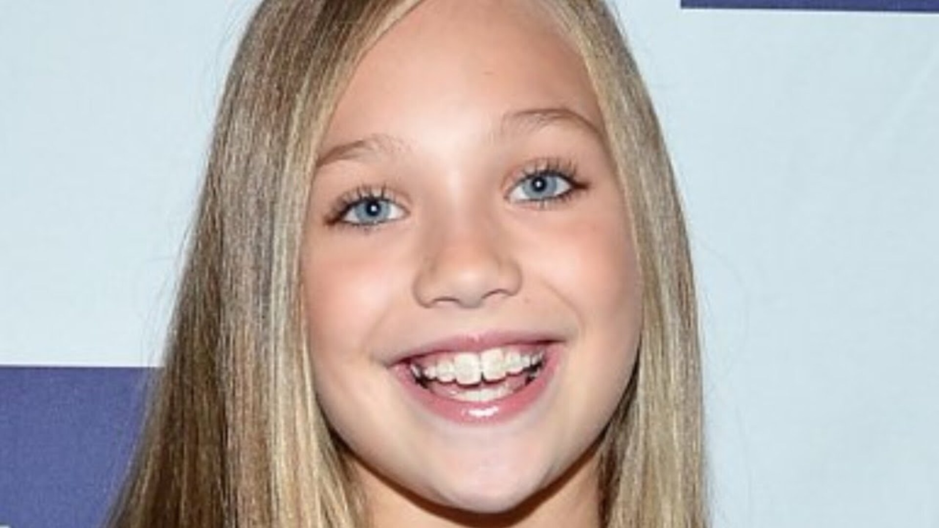 Video thumbnail for This Is Why The First Season Of Dance Moms Was Bizarre