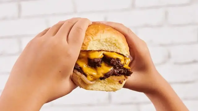 Video thumbnail for Never Buy A Burger From These Chains If You Want Organic Beef