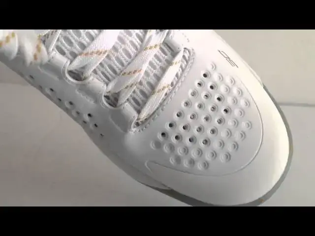 Video thumbnail for Under Armour Curry one 1 Low white gold