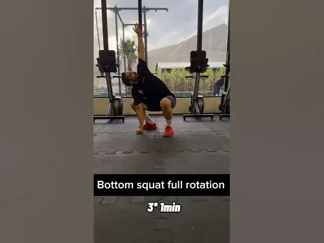 Video thumbnail for Bottom squat full rotation #functionalfitness #functionaltraining #انعطاف #کراسفیت #موبیلییتی