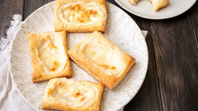 'Video thumbnail for Copycat Starbucks Cream Cheese Danish Recipe'