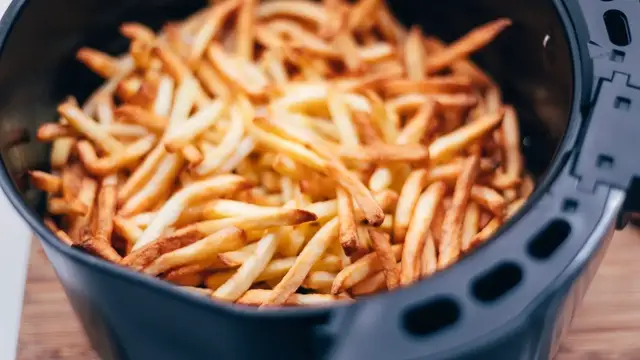 Video thumbnail for Big Mistakes Everyone Makes When Cooking Fries In An Air Fryer