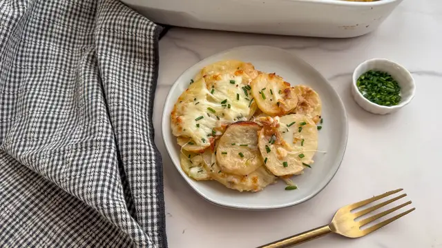 Video thumbnail for 5-Ingredient French Onion Potato Bake Recipe